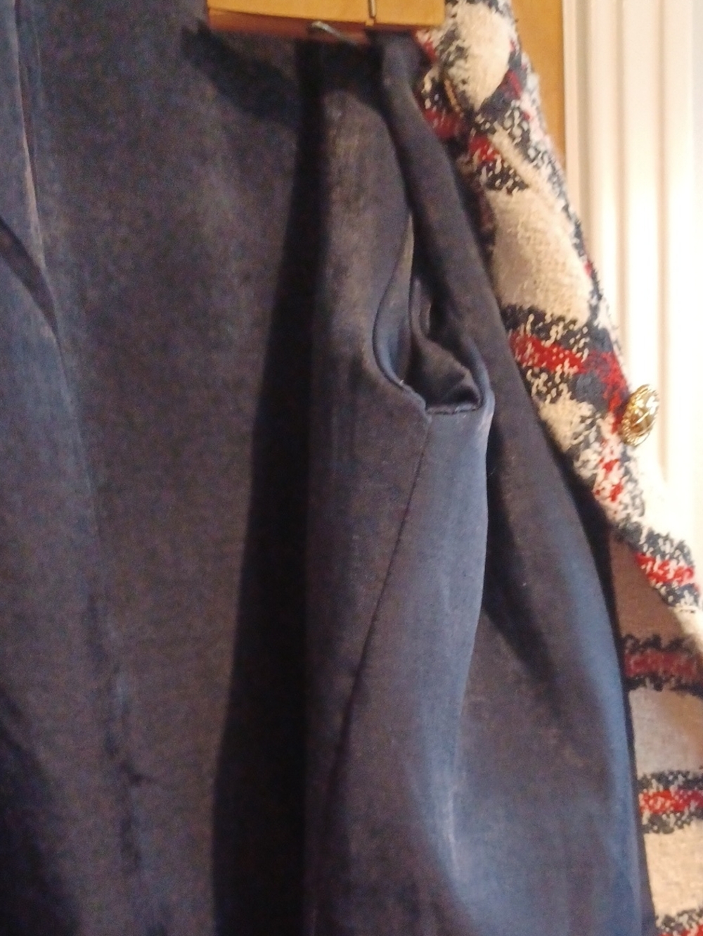 English Factory Plaid Boucle Jacket. Sz.S. White, Bk.& Red.26" Shoulder To Hem. - Picture 7 of 8